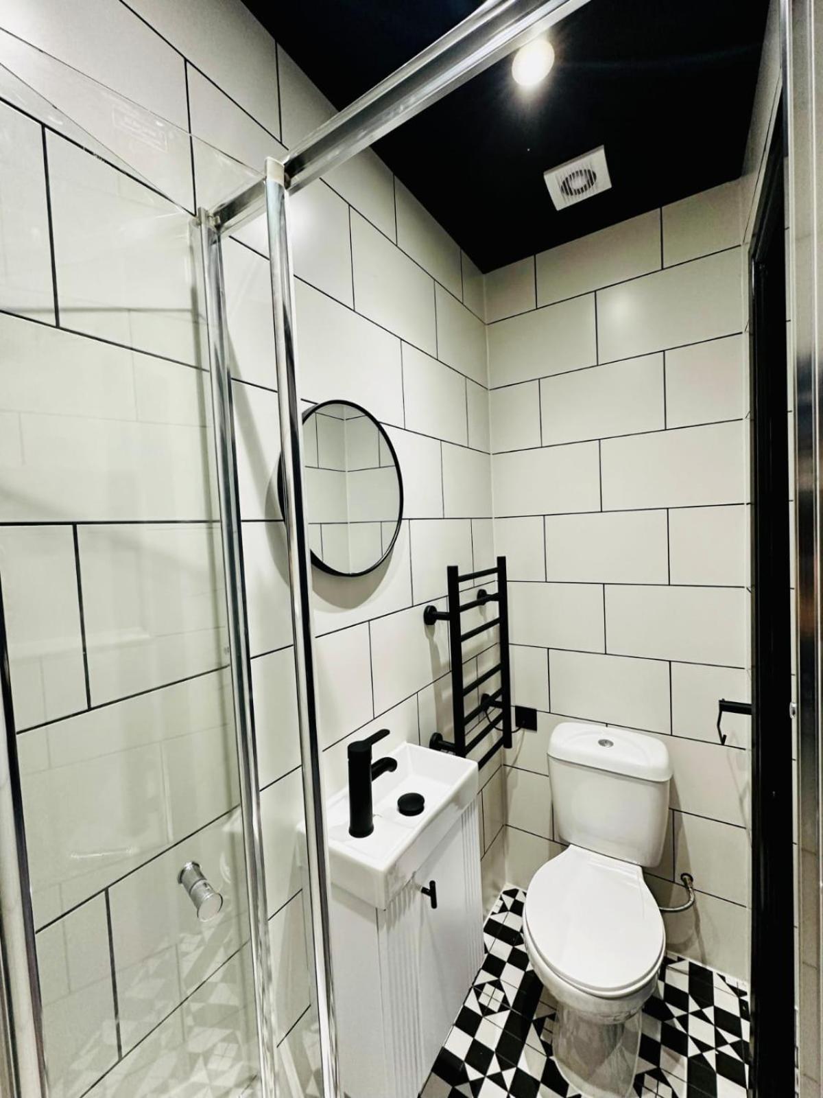 לונדון Luxury Studios In The City Centre מראה חיצוני תמונה